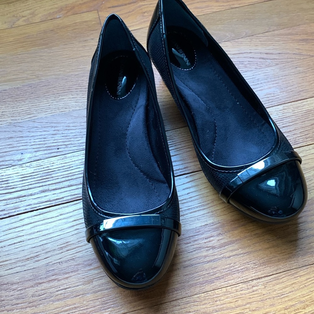 Size 8 wide Giani Bernini black ballet style shoe